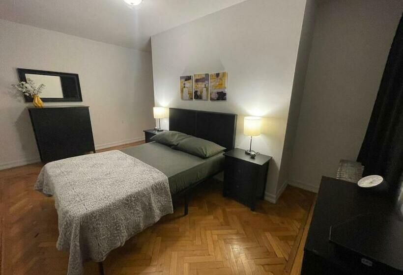 فندق صغير Upper Manhattan Bedrooms