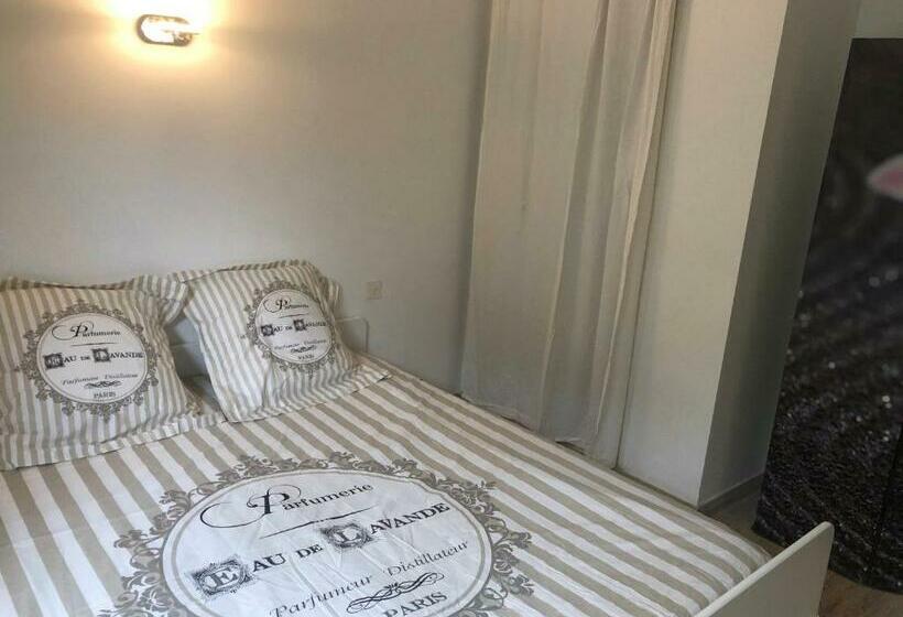 ベッドアンドブレックファースト Chambre Pratique Avec Wc Et Vasque Attenant Du Rucher Naturaile