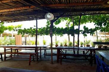 تختخواب و صبحانه Cristina Beachfront Cottages
