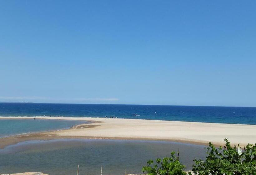 تختخواب و صبحانه Cristina Beachfront Cottages