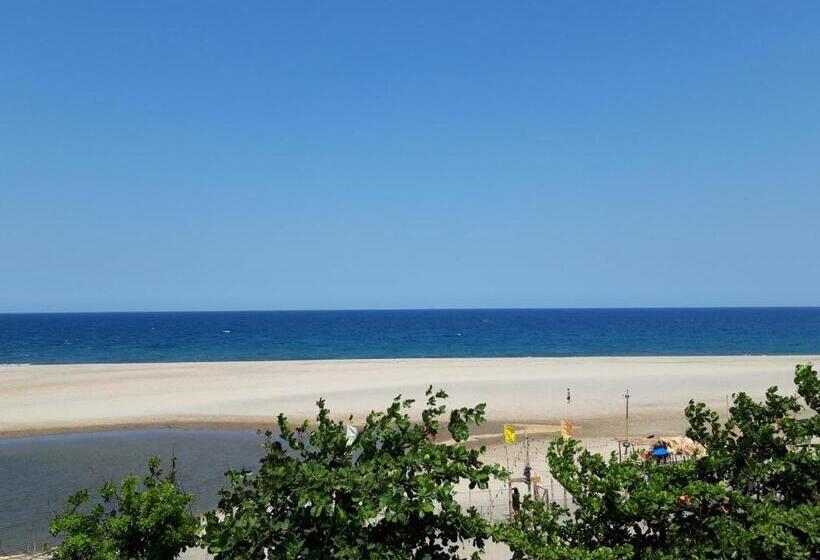 تختخواب و صبحانه Cristina Beachfront Cottages