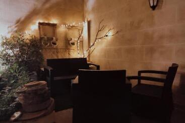 تختخواب و صبحانه Dhara House Malta