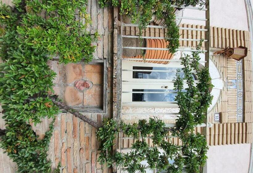 تختخواب و صبحانه Il Palazzo Delle Rondini
