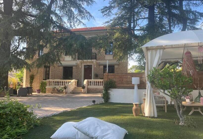 تختخواب و صبحانه O Deux Cèdres
