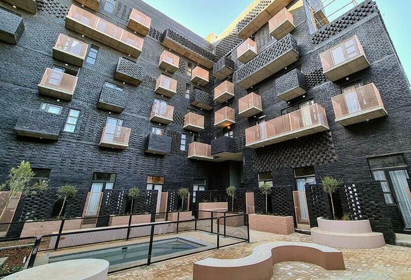ホテル Maboneng City Building Free Wifi And Swimming Pool