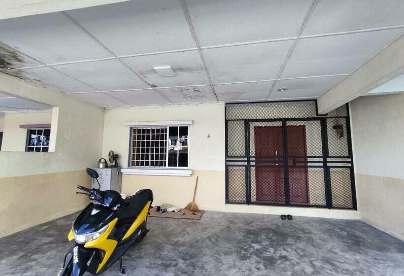 Отель Oyo 90323 Iqbal Homestay
