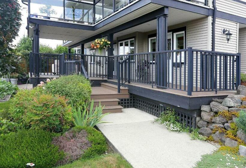 ペンション Lovely J Home  Stunning River View Cozy Two Bedroom Private Suite