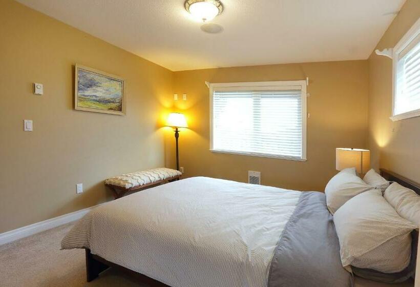 ペンション Lovely J Home  Stunning River View Cozy Two Bedroom Private Suite