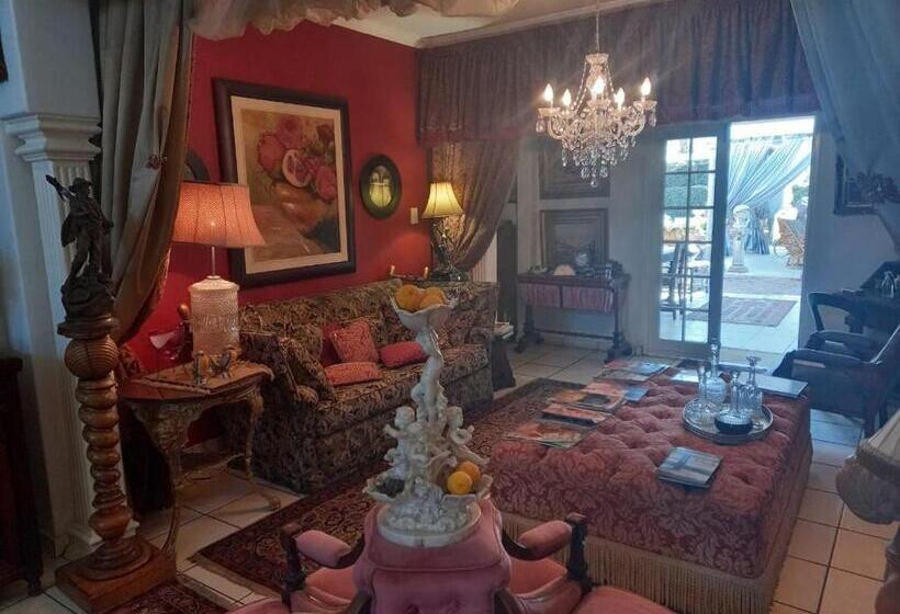 پانسیون Michaelangelo Guest House