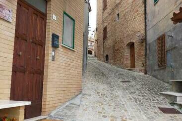 تختخواب و صبحانه Bnb La Casina Dei Nonni