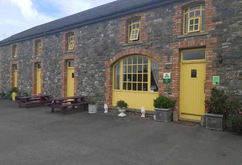 هتل Slane Farm Hostel, Cottages And Camping