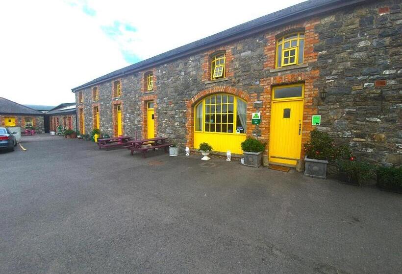 هتل Slane Farm Hostel, Cottages And Camping