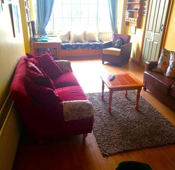هتل Slane Farm Hostel, Cottages And Camping