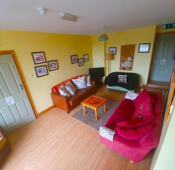 هتل Slane Farm Hostel, Cottages And Camping