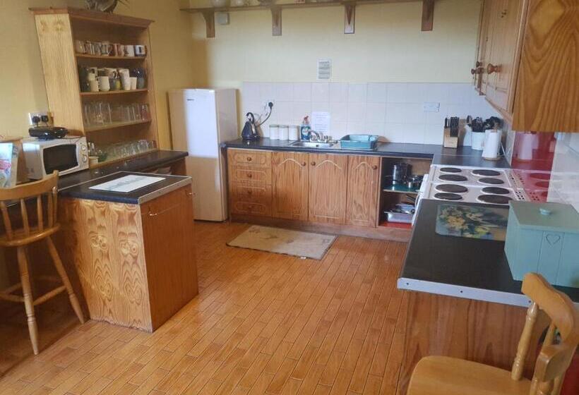 هتل Slane Farm Hostel, Cottages And Camping