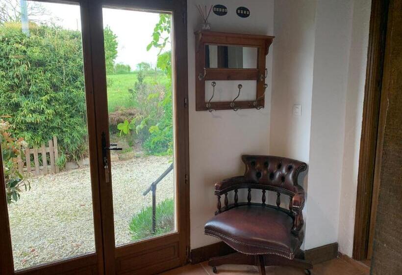 مبيت وإفطار Le Bas Chesnay Chambres D Hotes Domfront En Poiraie