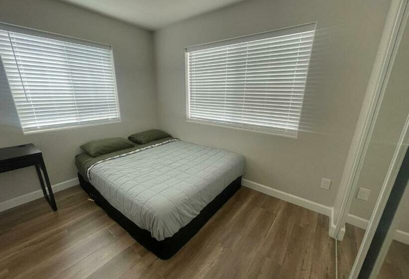 فندق صغير Humble Home Santa Ana 2