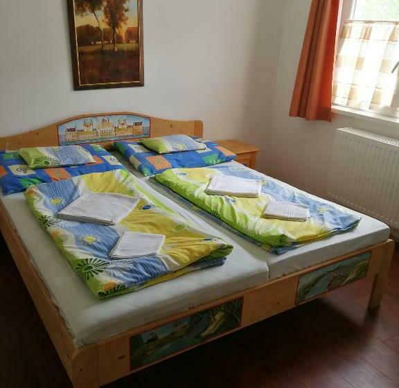 مبيت وإفطار Gomba Panzió