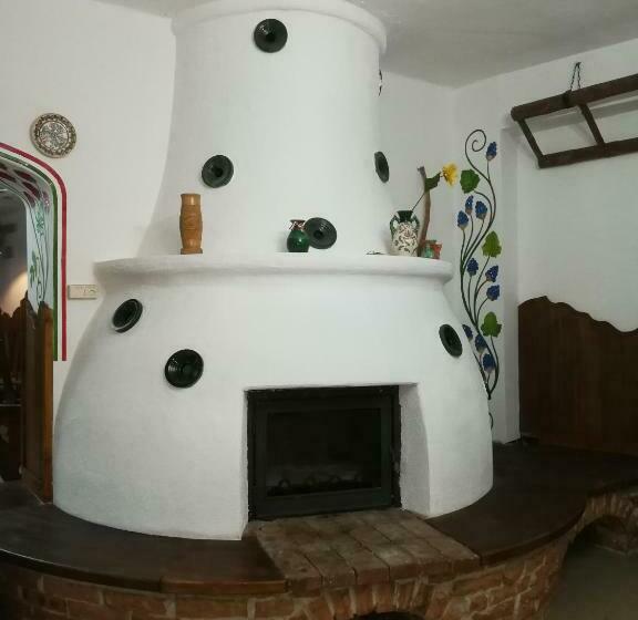 مبيت وإفطار Gomba Panzió