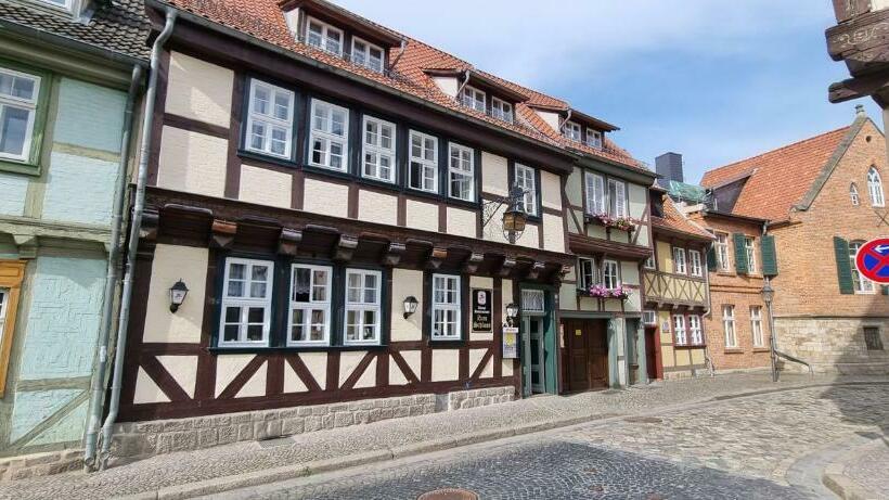 هتل Zum Schloss