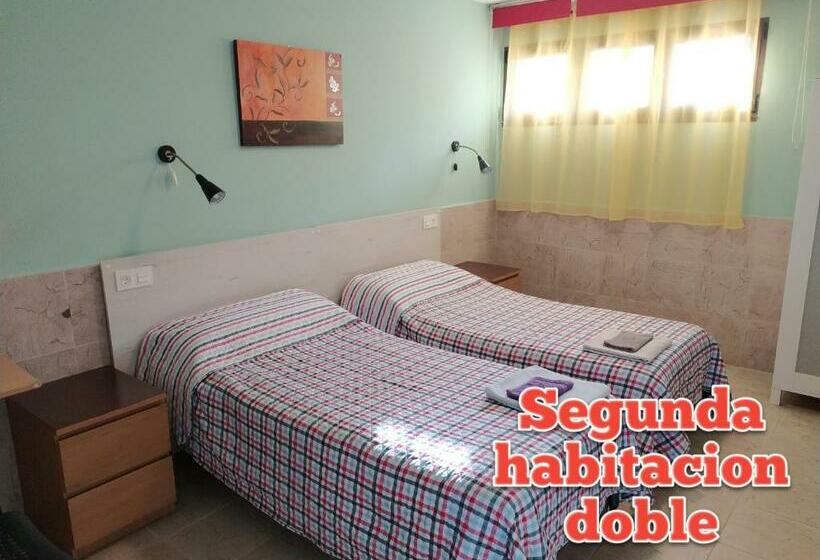 הוסטל Family House Gijón