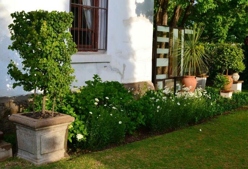 مبيت وإفطار The Gables Guest House