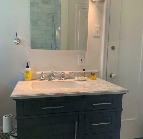 펜션 Beautiful Airy Architectdesigned Room And Brand New Private Luxe Bathroom