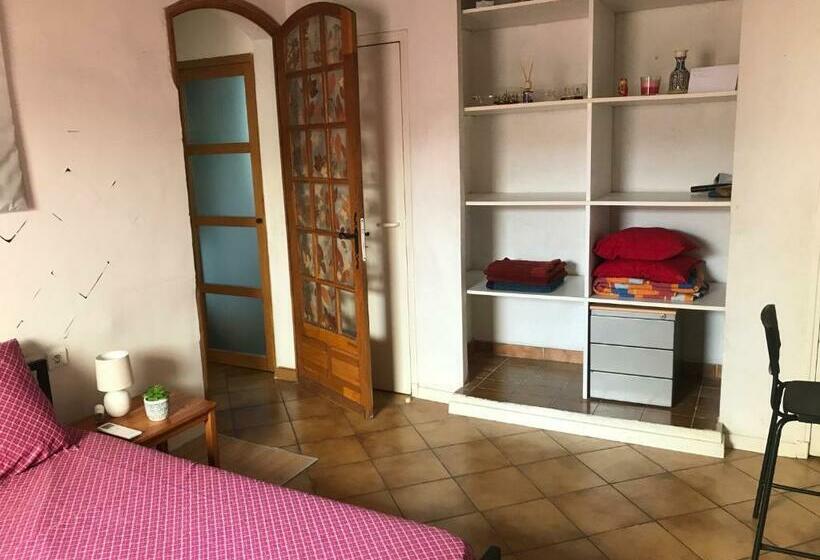 پانسیون Chambre Climatisée Avec Sdb Privée Dans Une Villa Avec Piscine Ouverte D Avril à Mi Octobre