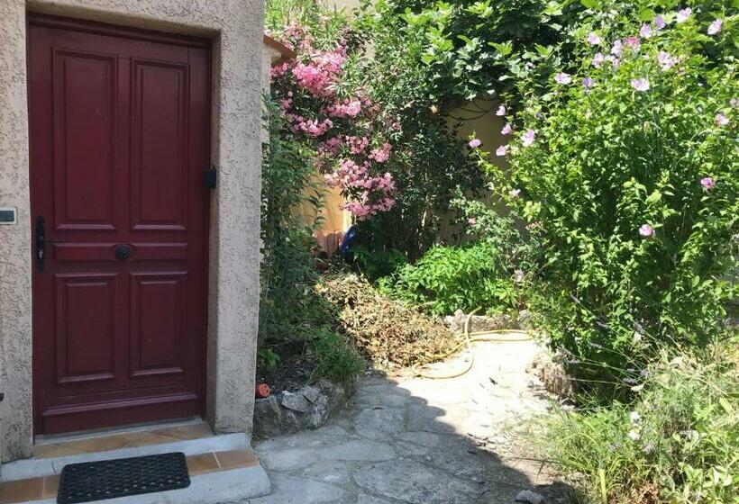 Пансион Chambre Climatisée Avec Sdb Privée Dans Une Villa Avec Piscine Ouverte D Avril à Mi Octobre