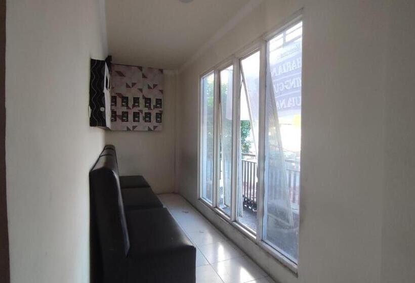 بنسيون Superstar Residence Tomohon Redpartner