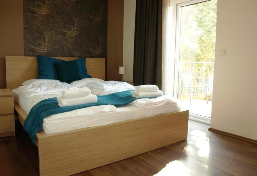 ベッドアンドブレックファースト Garden Club Panzió