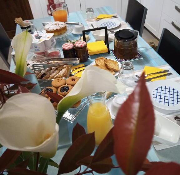 تختخواب و صبحانه Le Piante Di Casa Samar