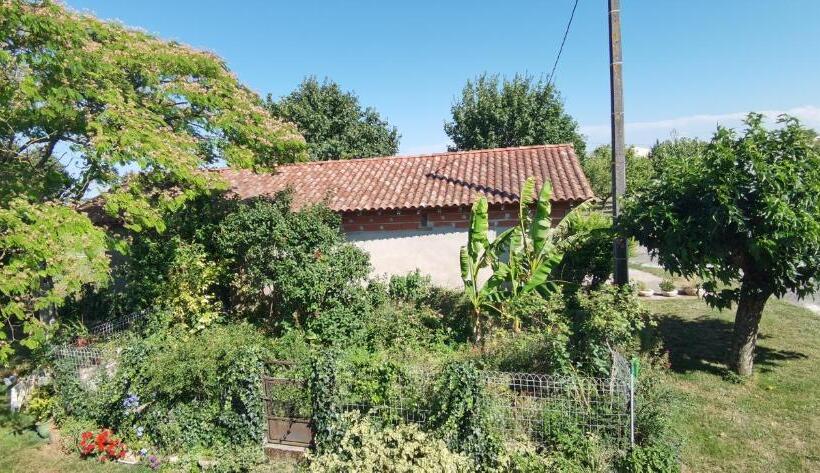 צימר Les Hauts De Grazac, Chambres Et Tables D Hôtes