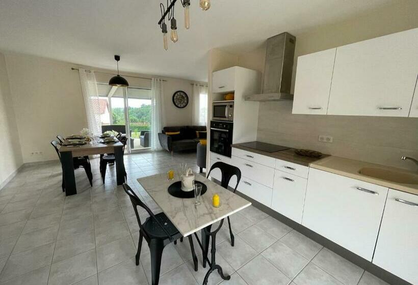 ベッドアンドブレックファースト Les Jardins De Maelle