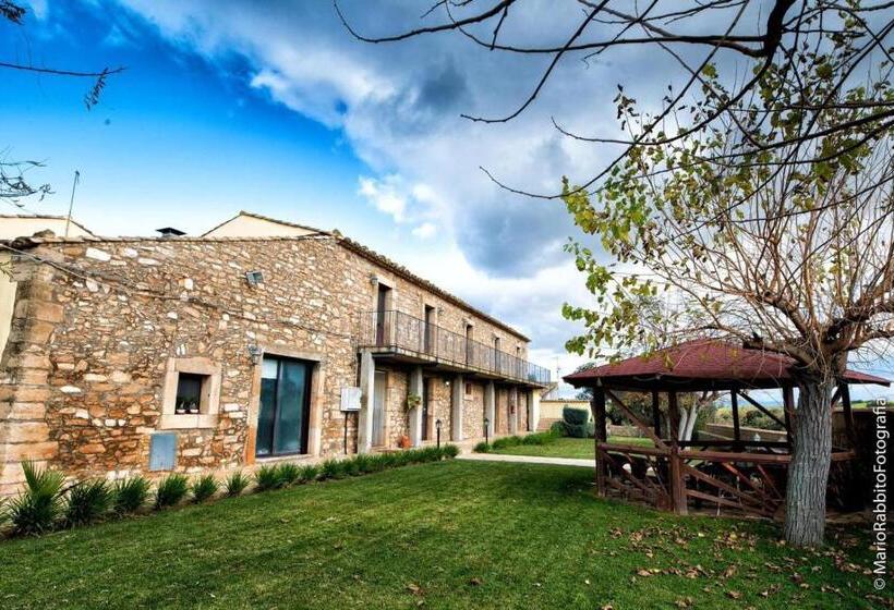هتل Agriturismo Russa Belladonna