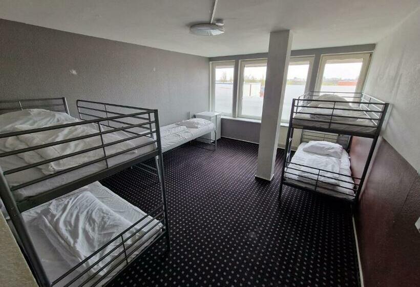Isas Hostel