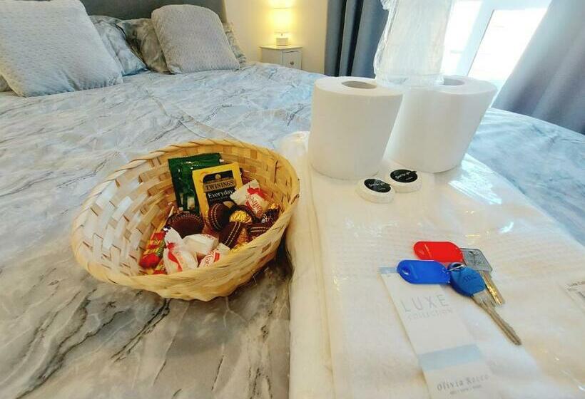 مبيت وإفطار 3 Guests In A 3 Bed House, Kitchen, Smart Tv In All Rooms, Single,double,ensuite Options Available