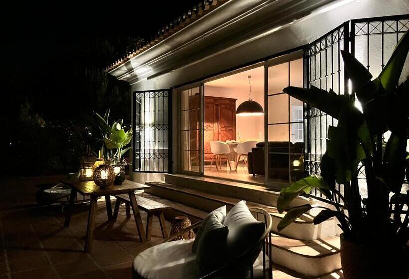 ベッドアンドブレックファースト Villa De La Luz Luxury Guesthouse
