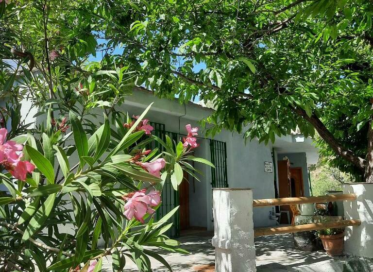 צימר Alpujarra Guesthouse, Habitaciones En Un Cortijo Sostenible Y Aislado En Medio De La Nada En Parque