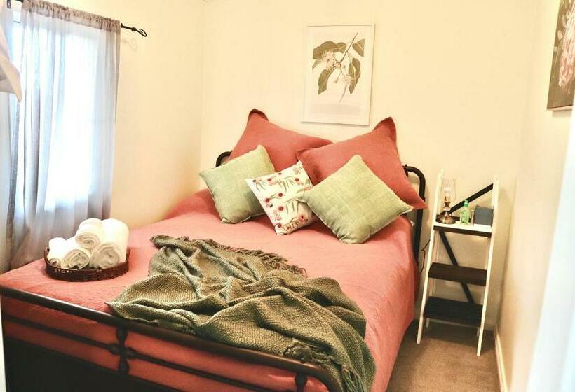 مبيت وإفطار Clover Cottage Uralla