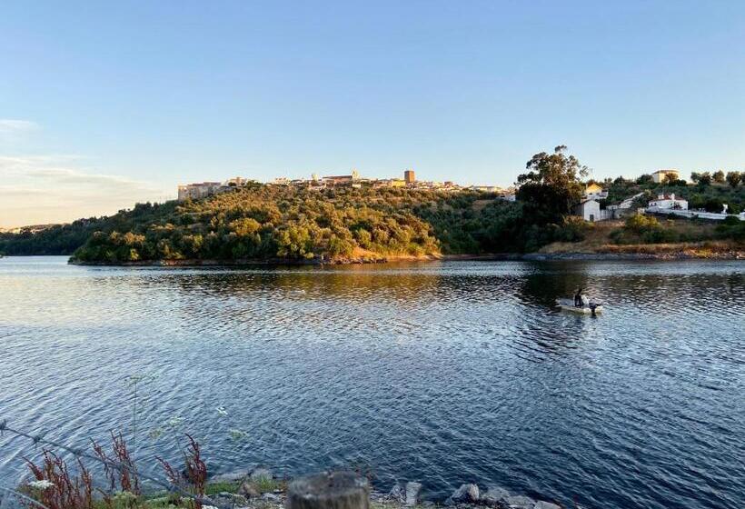 تختخواب و صبحانه Montes De Charme