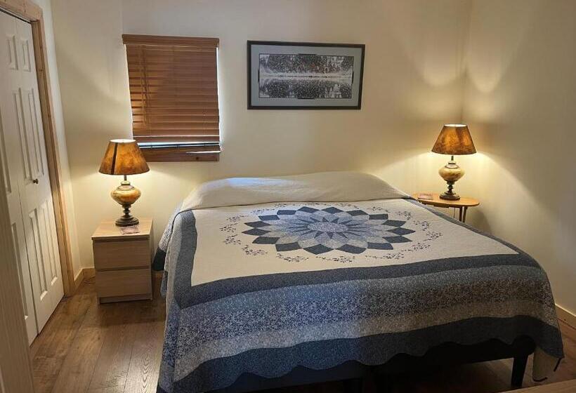 בית מלון כפרי Creekside Downtown Vacation Suites, Only Adults 25 Or Older