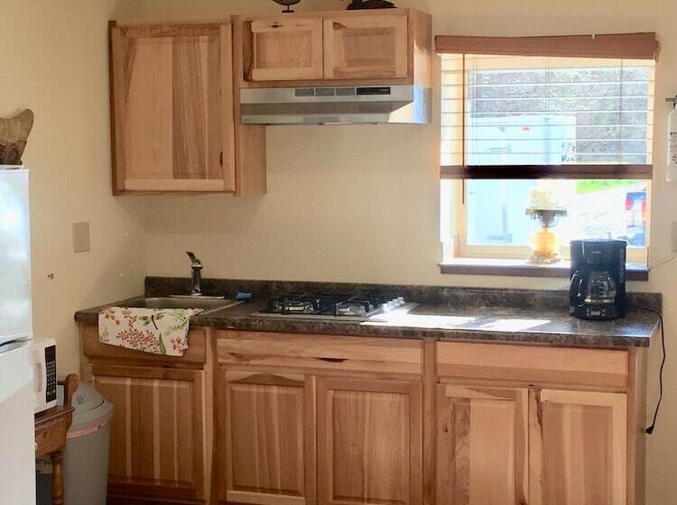 בית מלון כפרי Creekside Downtown Vacation Suites, Only Adults 25 Or Older