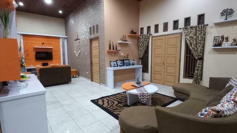 פנסיון House Of Runsia Guesthouse