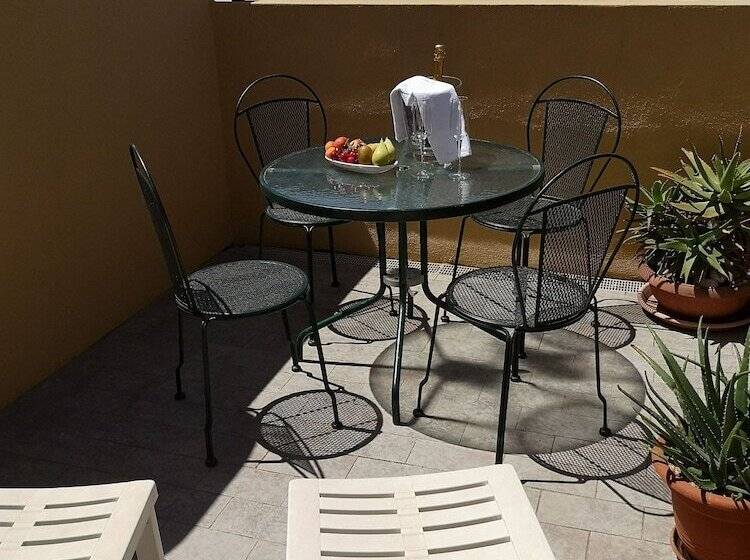 تختخواب و صبحانه La Terrazza