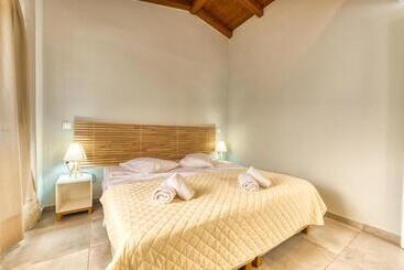 Folies Corfu Town Hotel Apartments