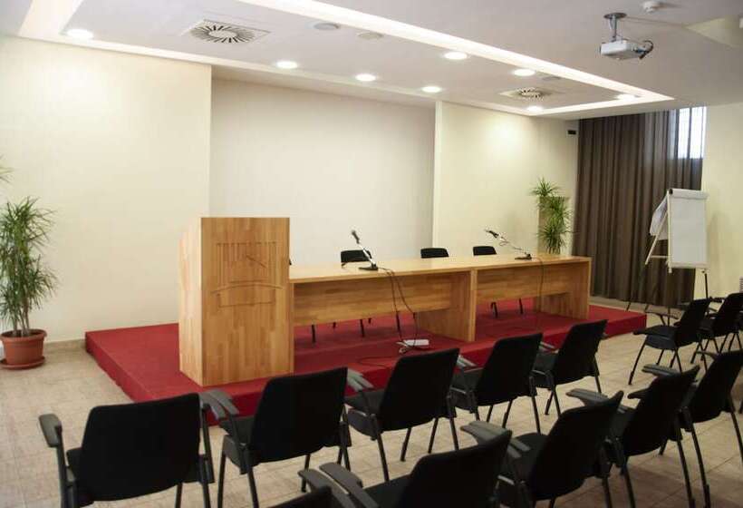 مسافرخانه Roma Scout Center