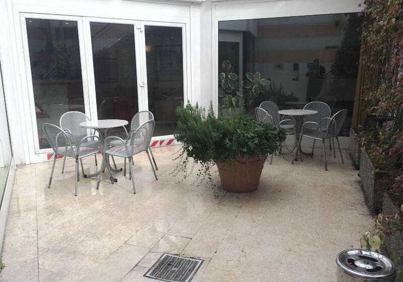 هتل Garni Villa Fontana