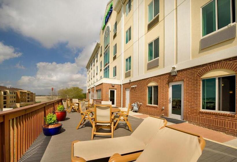 هتل Holiday Inn Express & Suites San Antonio West Sea World Area, An Ihg