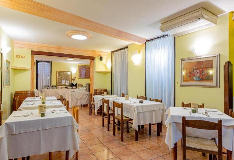 هتل Villa Piras